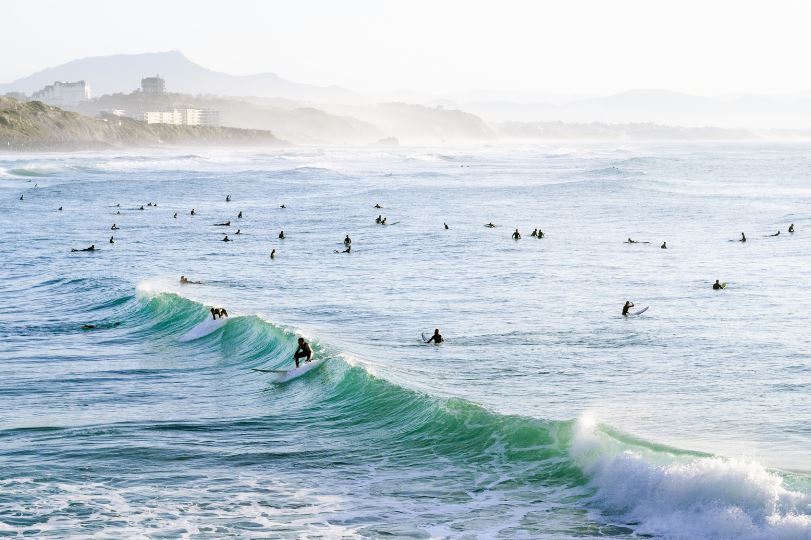 surf à biarritz en aquitaine